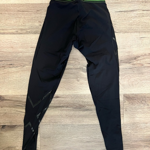 Women’s 2XU compression leggings - Picture 2 of 2